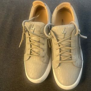 Giuseppe Zanotti size 42 9us